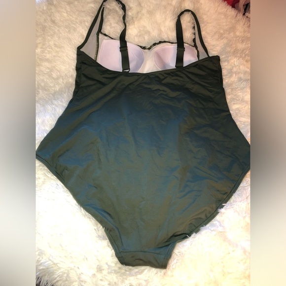 VENUS Green and White One-Piece Swimsuit size 16D - Picture 4 of 16